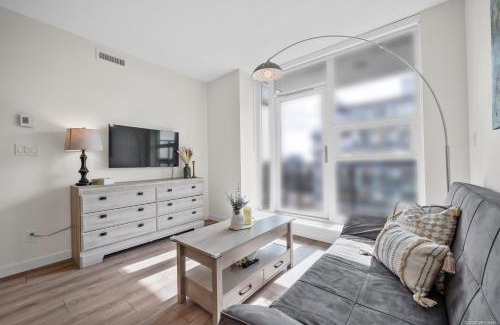 Richmond City Centre Apartment | Richmond City Center Brand New 1 Bedroom 4 Guests Apartment