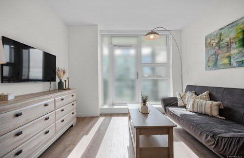 Richmond City Centre Apartment | Richmond City Center Brand New 1 Bedroom 4 Guests Apartment
