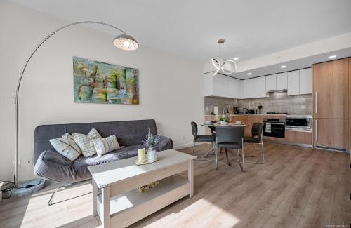 Richmond City Centre Apartment | Richmond City Center Brand New 1 Bedroom 4 Guests Apartment
