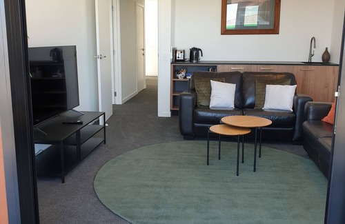 Richmond House | Richmond - Close to Washbourn Gardens - Brand New Fully Equipped Home