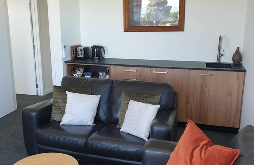Richmond House | Richmond - Close to Washbourn Gardens - Brand New Fully Equipped Home