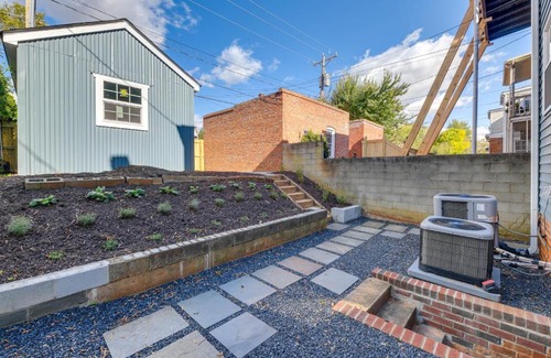Richmond House | Richmond Home with Patio Walk to Byrd Park!