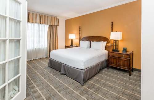 Mid City South Hotel | Richmond Inn & Suites Trademark Collection by Wyndham