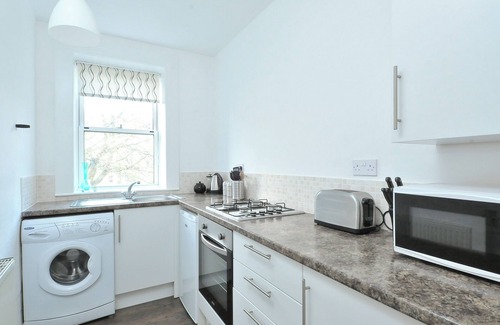 Pleasance Apartment | Richmond Place [367] is a Cosy 2 bedroom Old Town apartment close to Pleasance
