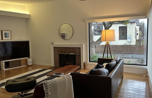 North and East House | Richmond Springs East Bay gem w/ hot tub and lush private backyard