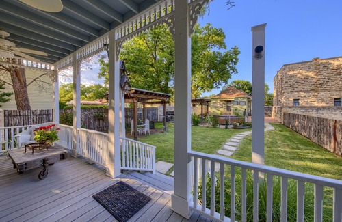 Fredericksburg House | Rickerhaus- 2BD-3BA Cottage Just One Block From Main Street And Marketplatz