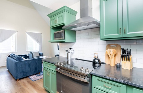 Louisville Apartment | Rickhouse Loft @Tartan House - Studio+Loft Sleep 6