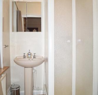 Watford House | Ricky Road Guest House - Premium