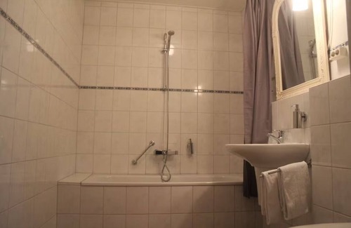 Apeldoorn House | Ride and Relax with Free Parking and Trail Access Near Julianatoren Amusement