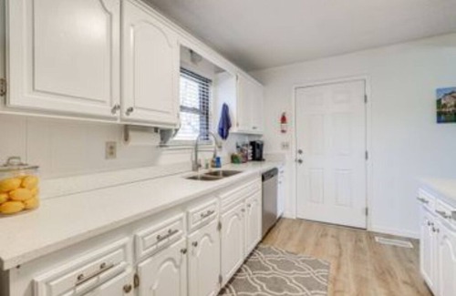Bella Vista House | RIDE.RELAX.RECHARGE. Cozy 2 Bedroom Getaway in Bella Vista on Back 40 Trails!