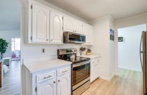 Bella Vista House | RIDE.RELAX.RECHARGE. Cozy 2 Bedroom Getaway in Bella Vista on Back 40 Trails!