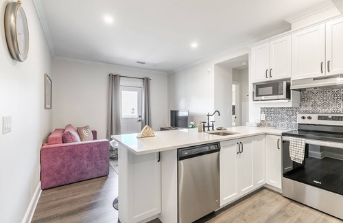 Smiths Falls Apartment | Rideau 1Bd Apartment Balcony Free Parking