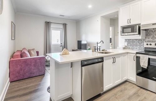 Smiths Falls Apartment | Rideau 1Bd Apartment Balcony Free Parking
