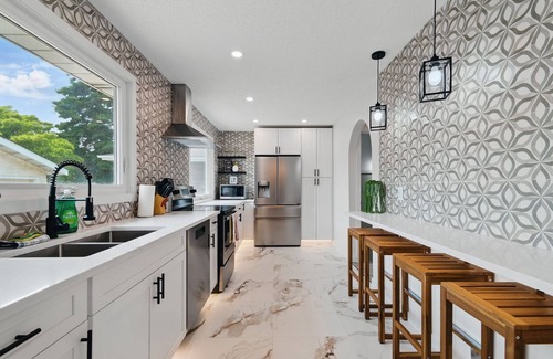 Southwest Edmonton House | Rideau -Cozy & Bright Vintage Home Ideal Location