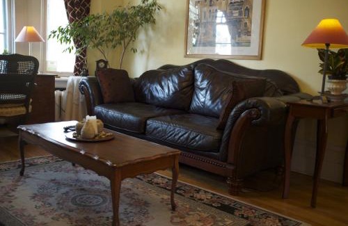 Golden Triangle Bed & Breakfast | Rideau Inn