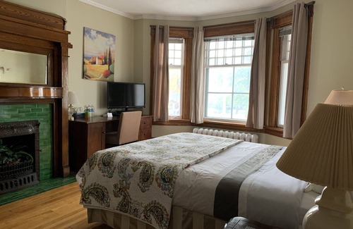 Golden Triangle House | Rideau Inn