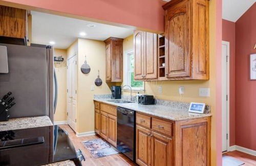 Jamestown House | Riders Retreat horse, dog friendly. Direct access to trails hiking and riding.