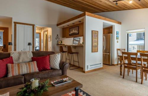 Elkhorn Village House | Ridge Condo 2660