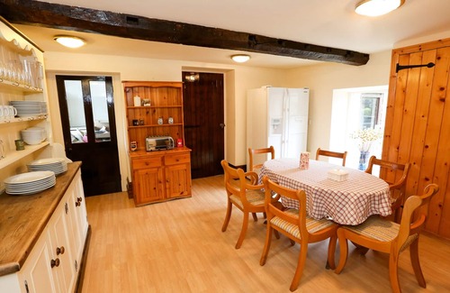 Chapel en le Frith House | RIDGE HALL, pet friendly, with open fire in Chapel-En-Le-Frith