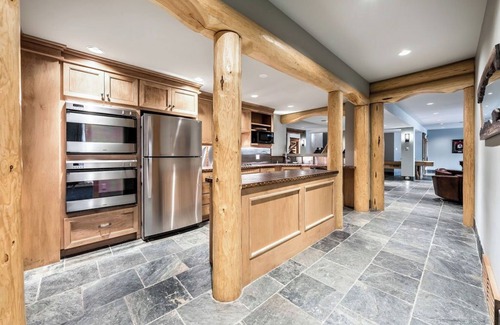 Calgary House | Ridge Meadows Estate 7BR 9BA (+30 Day Only)