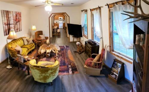 Helen House | Ridge Retreat at Hearthstone Cabins and Camping - Pet Friendly