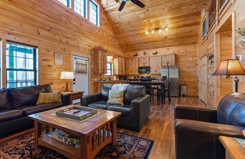 Frenchburg Cabin | Ridge Top Cabin Retreat w/Hot Tub & Game Room