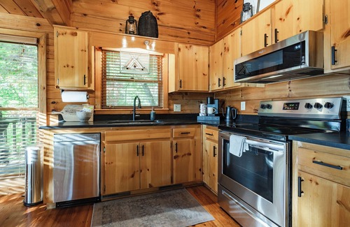 Blue Ridge Cabin | Ridgecrest Cabin: Stunning Views, Hot Tub, Firepit, Screened Porch