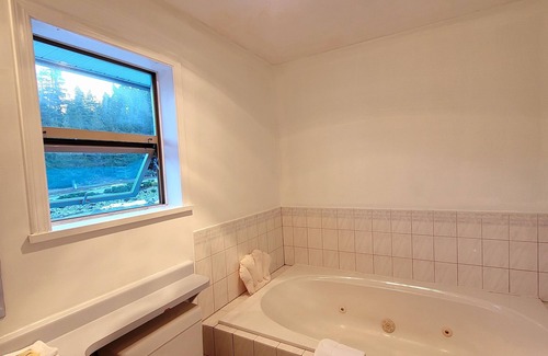 Gold River Hotel | Ridgeview Motor Inn
