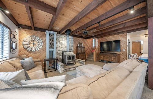 West Village House | Ridgeview Retreat Location Meets Comfort Ac!