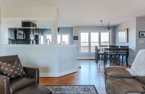 Staunton House | Ridgeview Retreat: Mountain Views and Pet Friendly