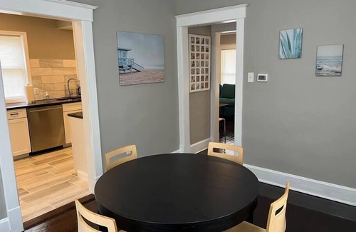 Norwood House | Ridgeway, 2 Bedroom House near Xavier, Downtown