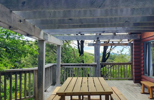 Mt Lyford House | Ridgeway log cabin, quiet and secluded getaway ideal for a family.