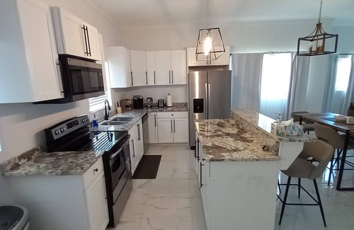 Nassau House | Ridgewood Court - Townhouse Near Beach Across the Street From Grocery Store