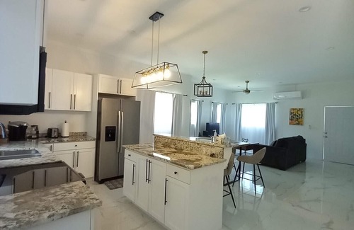 Nassau House | Ridgewood Court - Townhouse Near Beach Across the Street From Grocery Store