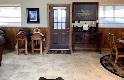 Ledbetter Apartment | Riding Arena Apartment at Horse Ranch