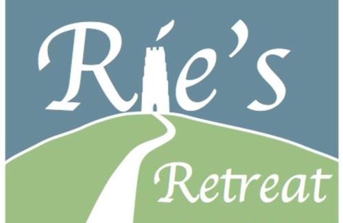 Glastonbury House | Rie's Retreat - The Whole House