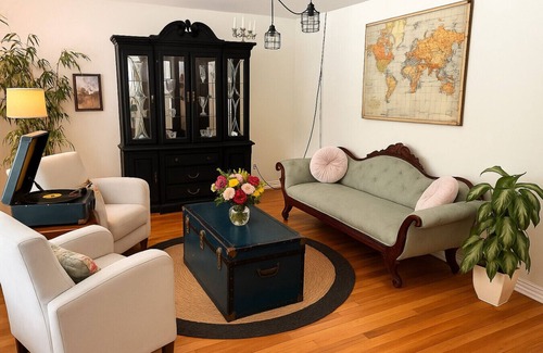 Historic Old Town Apartment | Riesling Room Old Town. Furnished room 1400 p/m