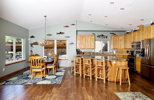 Ardenvoir House | Riffle River Lodge