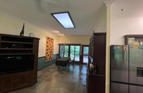 Topaz Cabin | Riflebird Lodge