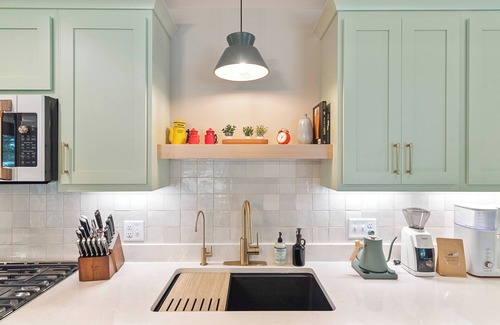 Wisconsin Dells Cabin | Rifugio Graziella, King Bed, Hot Tub, Sauna, Soaking Tub, Fireplace, EV+, Luxury