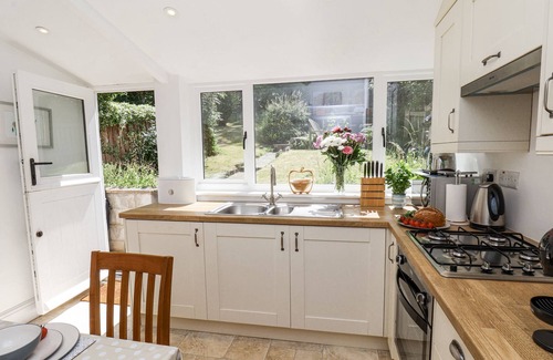Sandsend Cottage | RIGG COTTAGE, MOUNT PLEASANT, pet friendly, with a garden in Sandsend