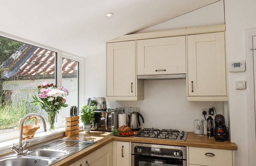 Sandsend Cottage | RIGG COTTAGE, MOUNT PLEASANT, pet friendly, with a garden in Sandsend