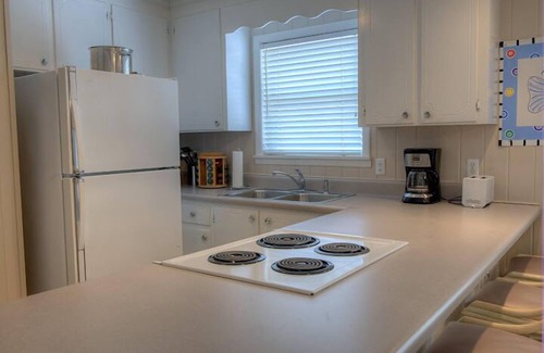 Bahama Beach Cottage | RIGH ON THE BEACH, PRIVATE UPPER COTTAGE, 2BD2BA, XL Deck, FREE Private Parking