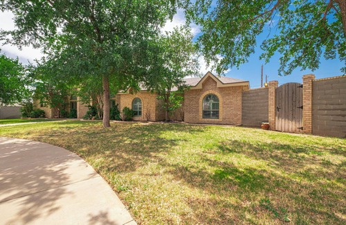 Midland House | Right at Home-Midland Sprawling Ranch House with Pool Cabana and Playground