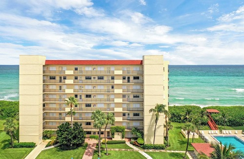 Hutchinson Island South Condo | Right Direction Rentals Cozy 2-bedroom condo in Jensen Beach