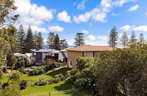 Black Head Apartment | Right in the heart of Black Head - central to shops, beach, parks and cafes