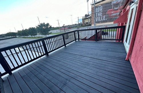 Fairgrounds Condo | Right next to the L&N Cardinal football stadium 5 min walk to Churchill Downs