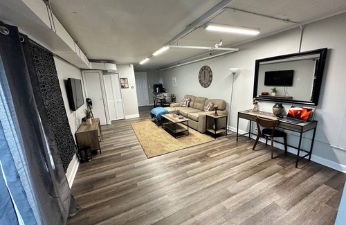 Fairgrounds Condo | Right next to the L&N Cardinal football stadium 5 min walk to Churchill Downs