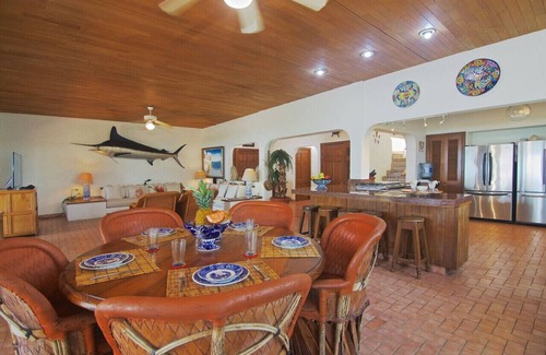 Manzanillo House | Right on beautiful sandy beach in gated community