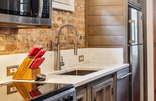 French Quarter Cottage | Right On Bourbon Street!
